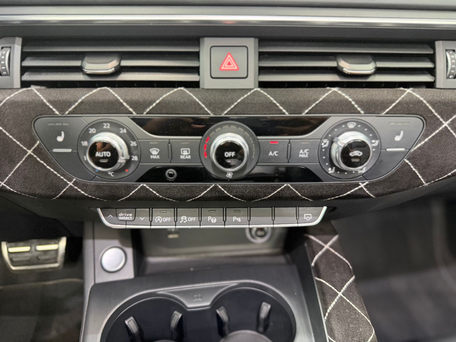 Fahrzeugabbildung Audi A5 Cabriolet S-LineB&O|MASSAGE|RS-SITZE|360°