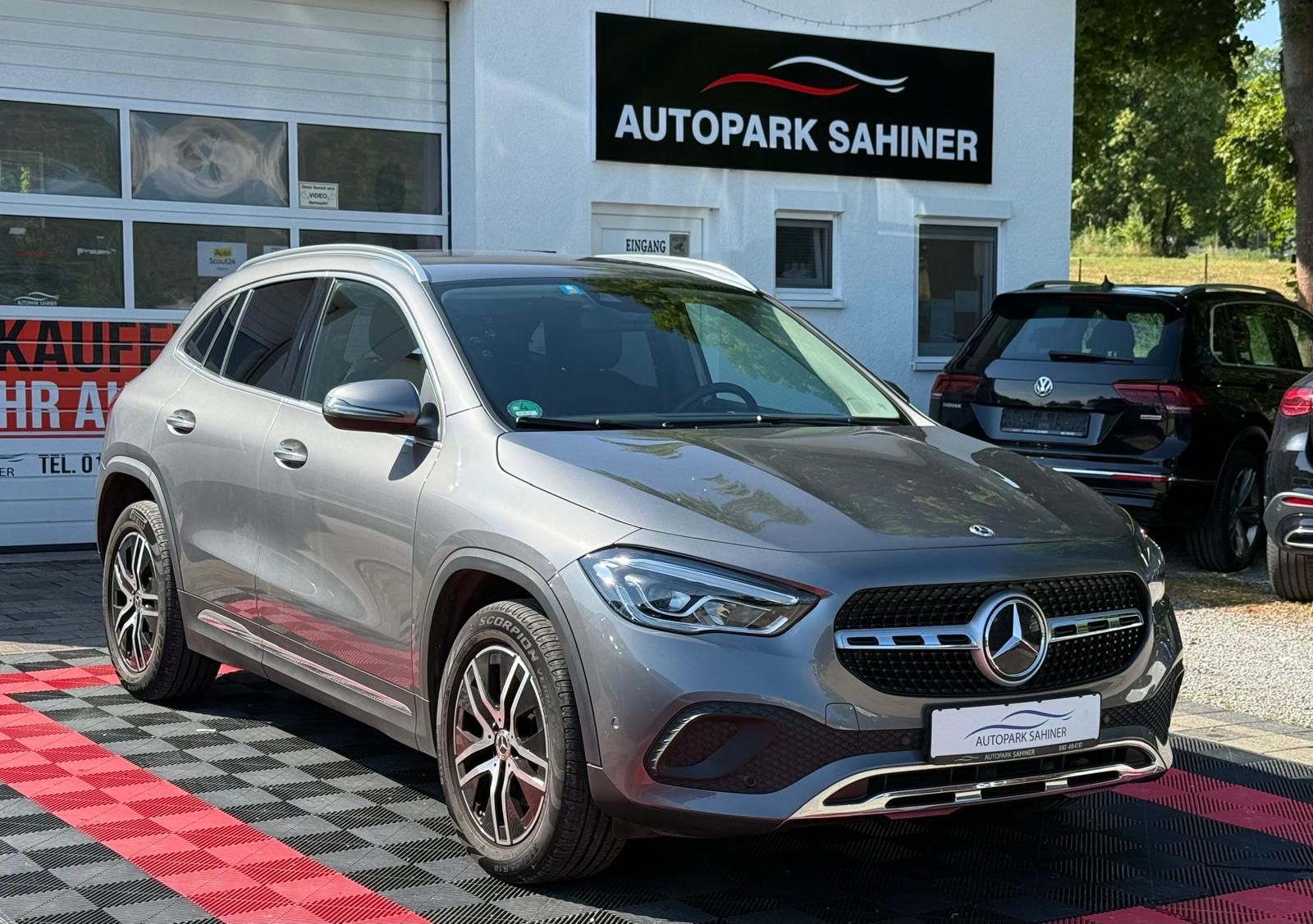 MERCEDES-BENZ GLA 200*AHK*TEMP*MBUX*LED