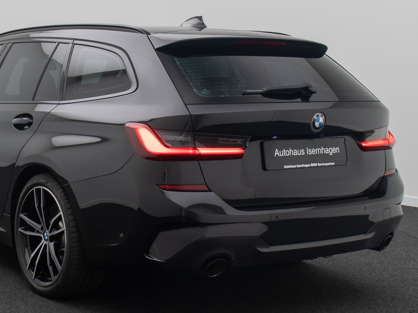 Fahrzeugabbildung BMW 330e M Sport Kamera DAB HiFi Laser Panorama HUD