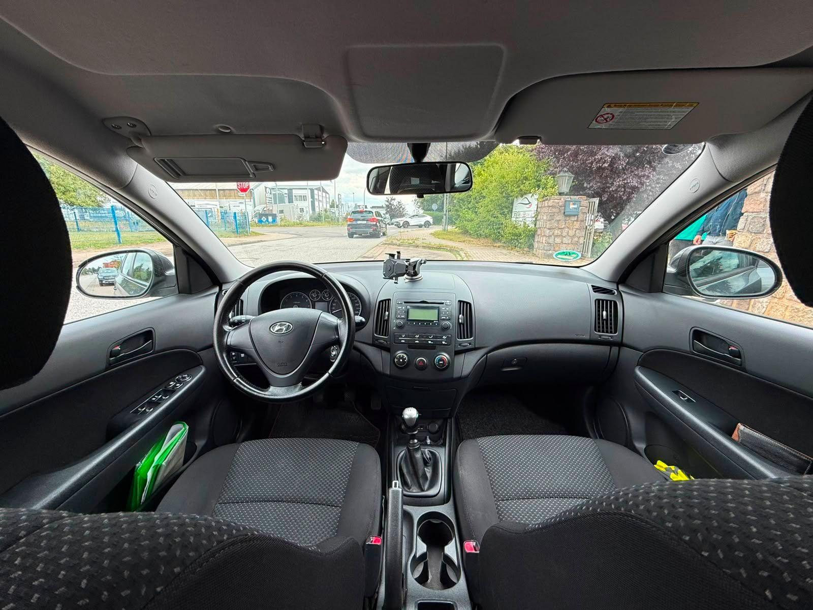 Hyundai i30 2010 — photo 8