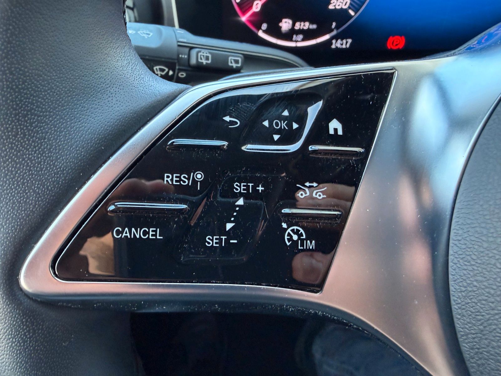 Fahrzeugabbildung Mercedes-Benz V 300 d 4MATIC AVA Extral AHK DISTRONIC Standh