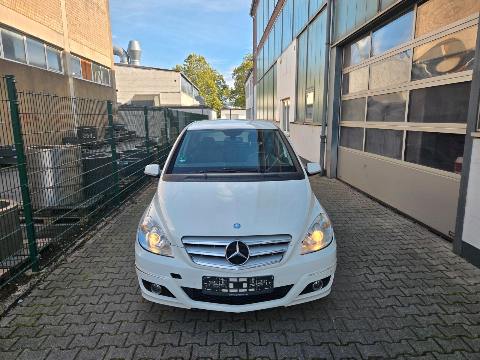 Mercedes-Benz B 200