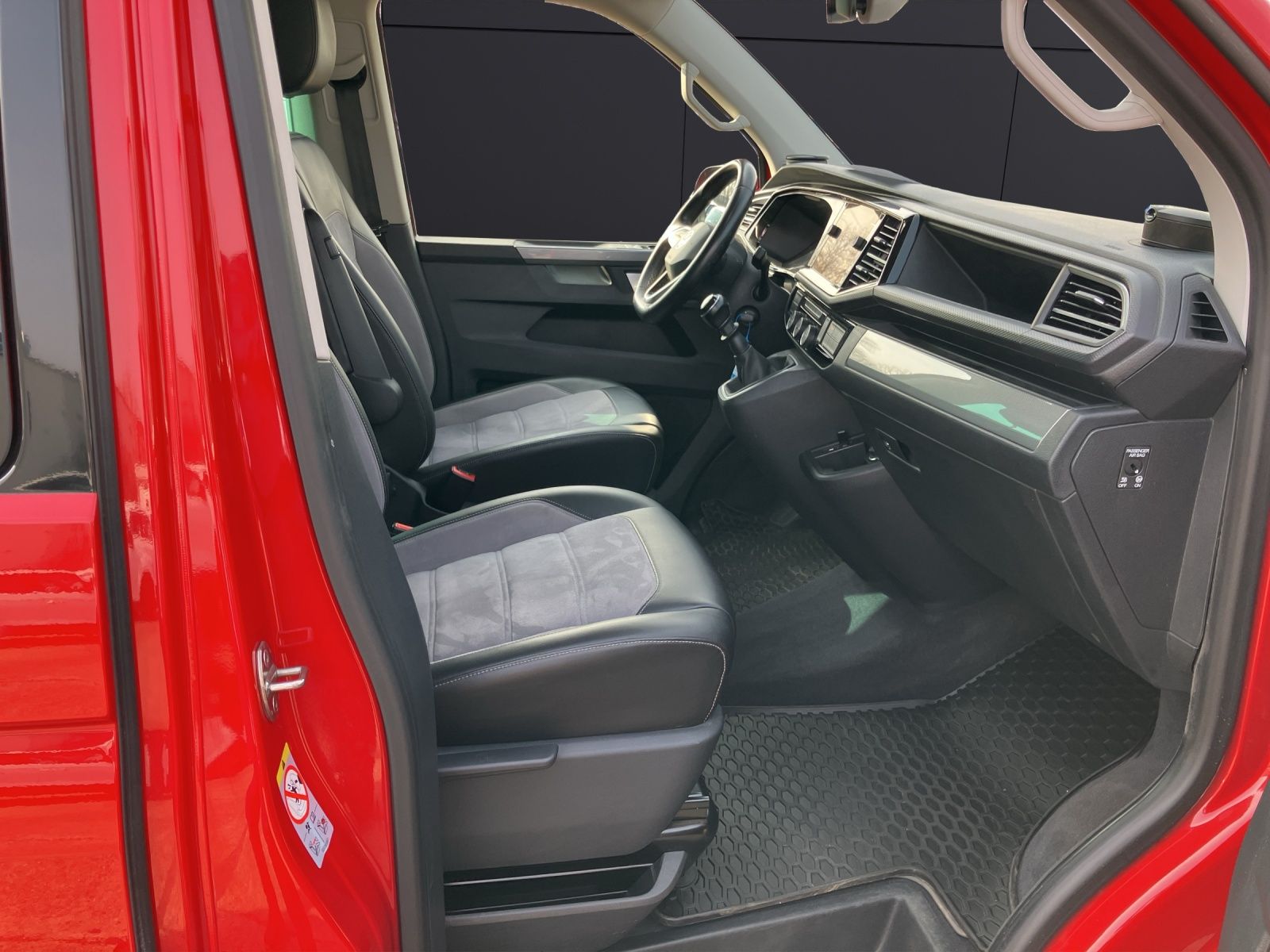 Fahrzeugabbildung Volkswagen T6 Multivan T6.1 TDI Gen Six LED ACC AHK SH PDC