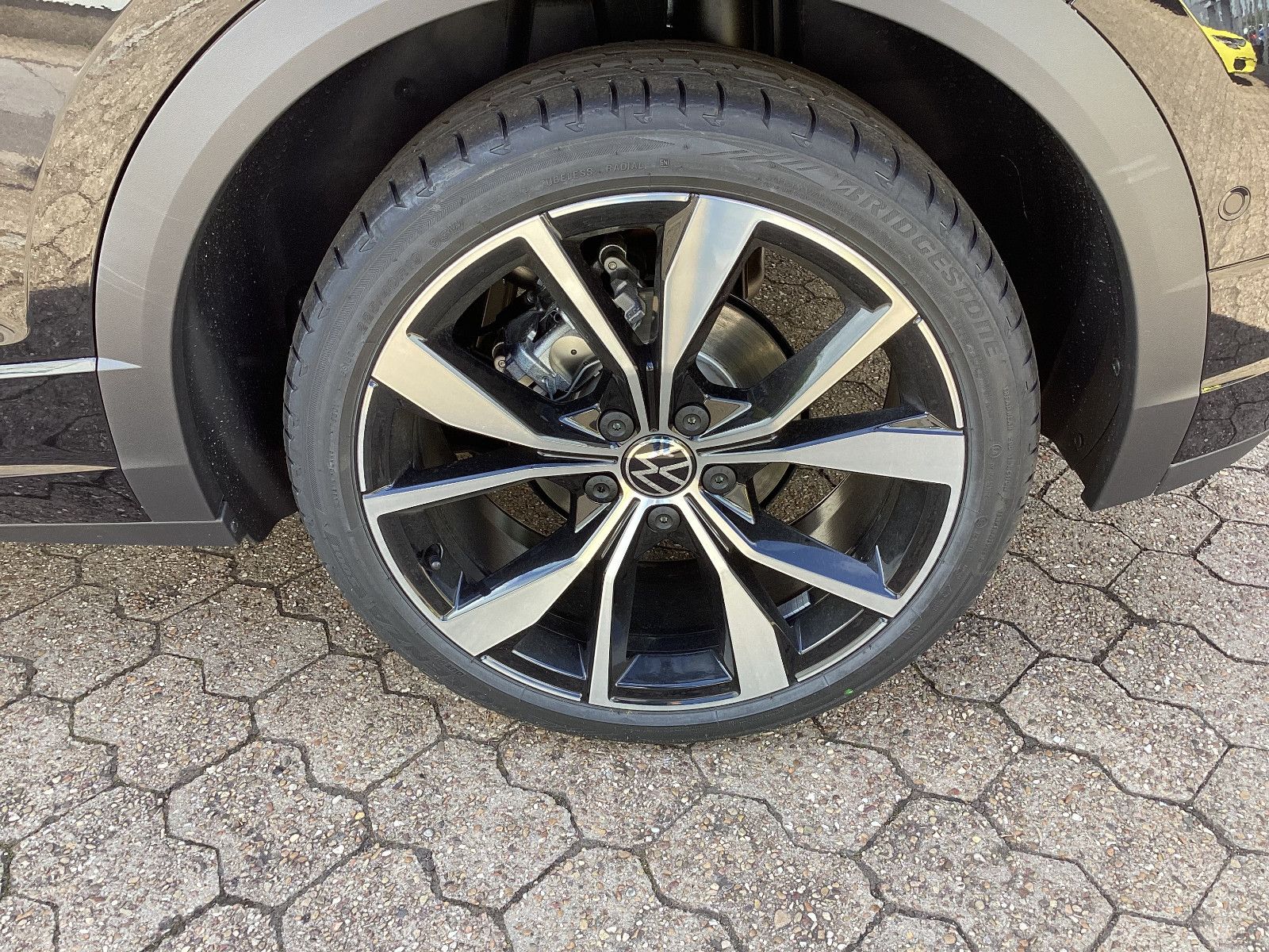Fahrzeugabbildung Volkswagen T-Roc R-Line 1.5 TSI DSG Pano Kam LED