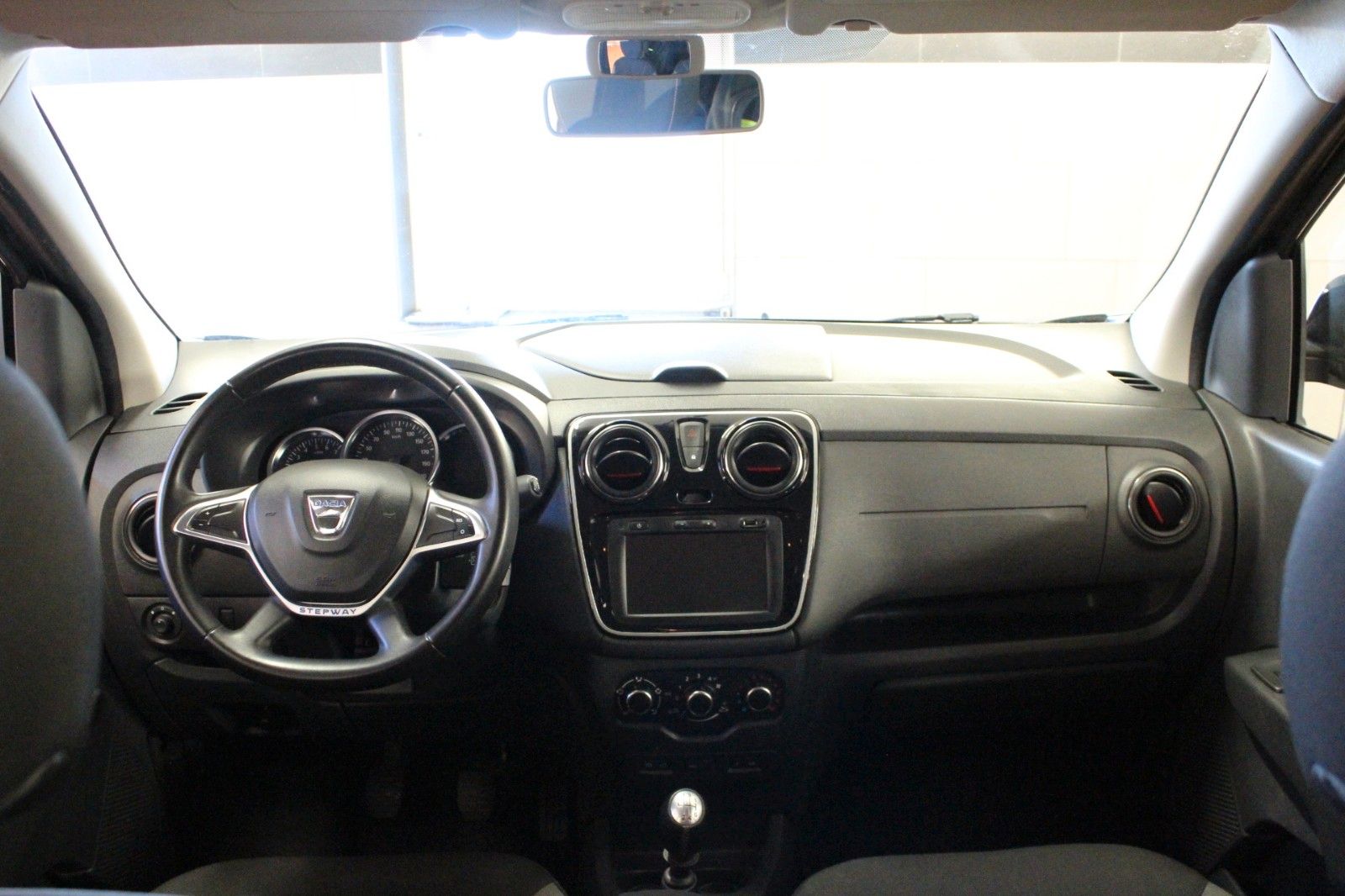 Fahrzeugabbildung Dacia Lodgy TCe 130 Stepway **Navi*7 Sitze*Techroad