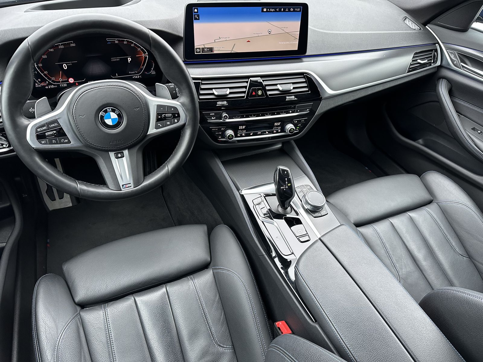 Fahrzeugabbildung BMW 520d Touring xDrive M-Sport NAV+LASER+AHK+HEADUP