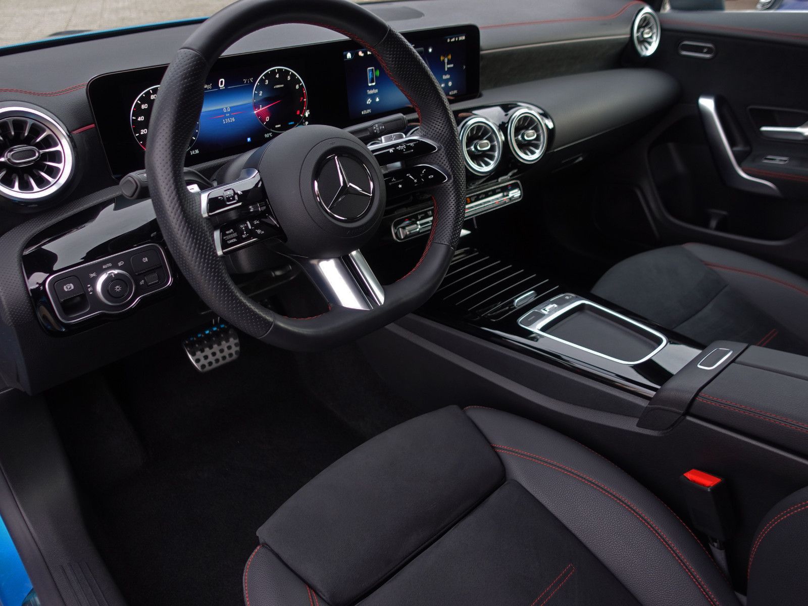 Fahrzeugabbildung Mercedes-Benz CLA 200 Shooting Brake 7GDCT AMG-Line MBUX MBEAM