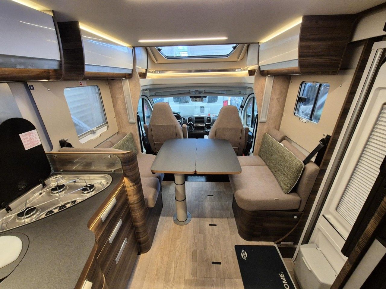 Fahrzeugabbildung Laika ECOVIP L 4009 DS Heavy Klima Radträger Face2Face