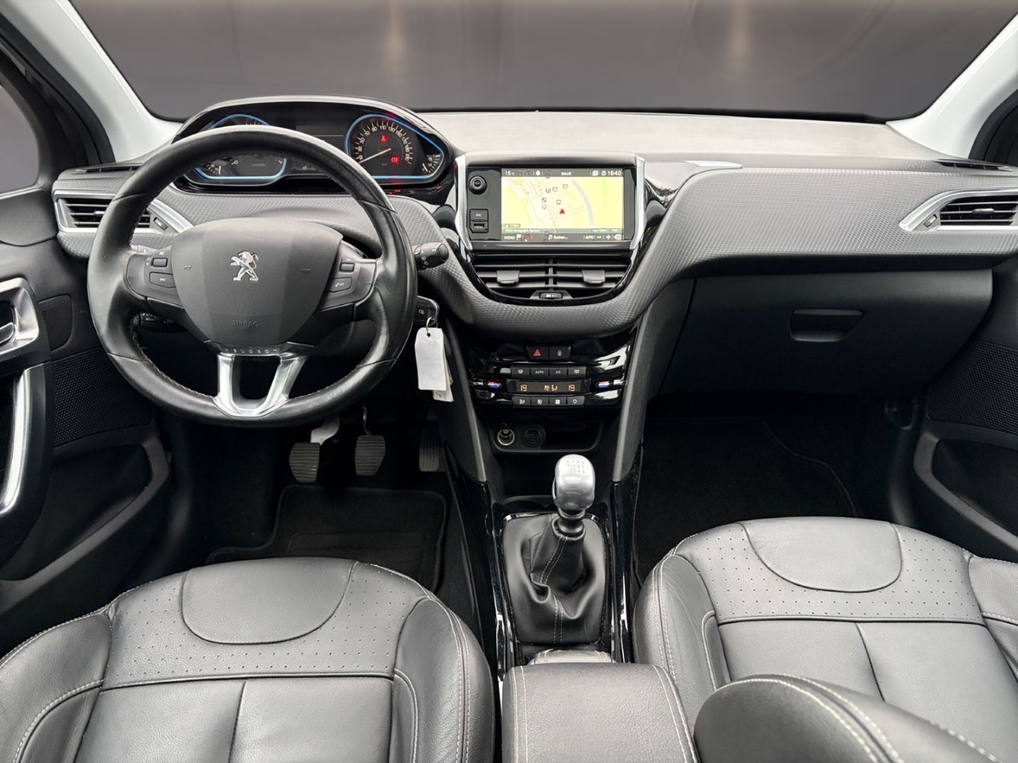 Fahrzeugabbildung Peugeot 2008 Allure , Leder,SitzheizungPanoDach,Kamera
