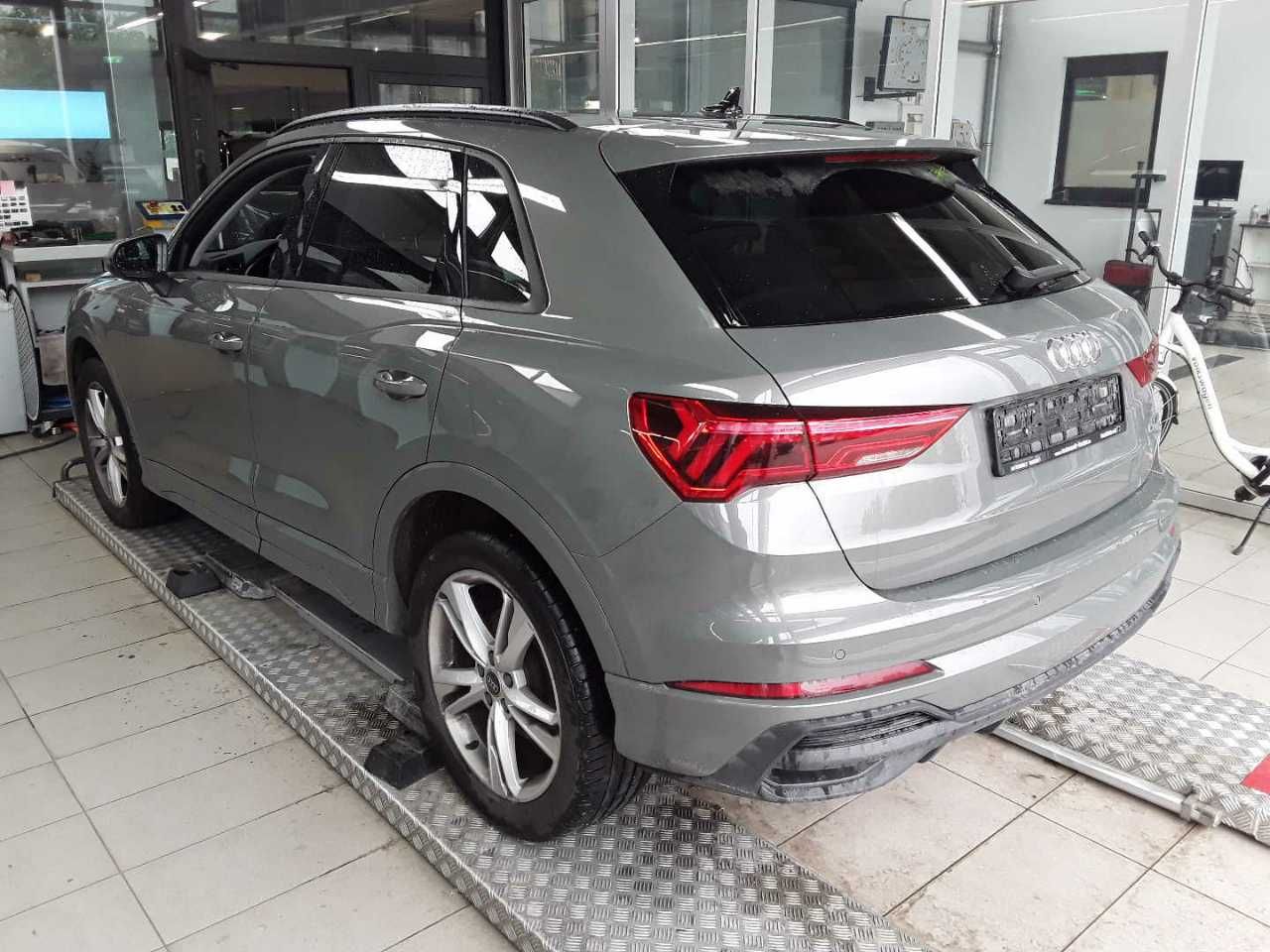 Audi Q3 40 TDI quattro S line Matrix Pano imagem 3