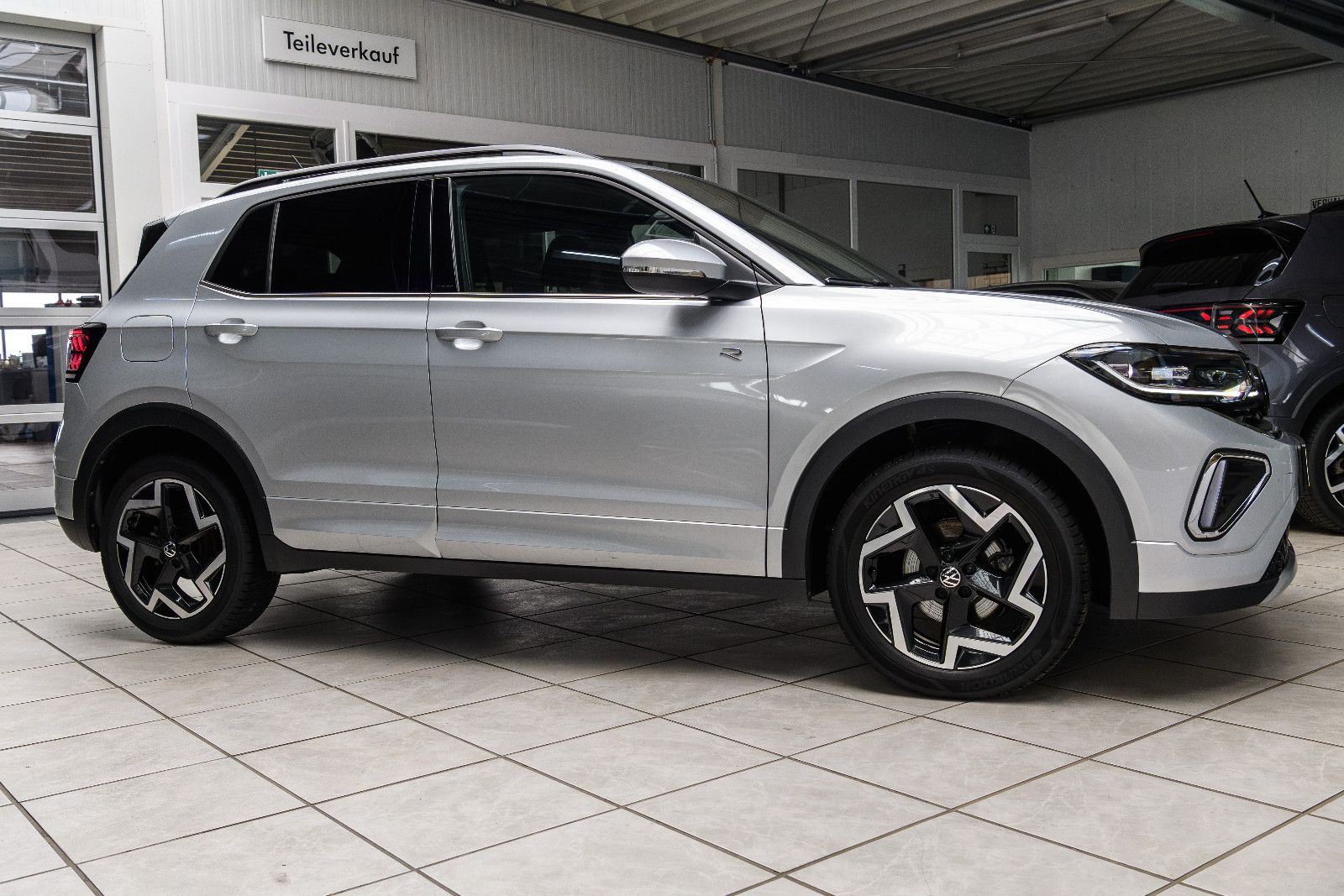 Fahrzeugabbildung Volkswagen T-Cross 1.5 TSI R-Line+LED+IQ+TOTWINKEL+ACC+AHK