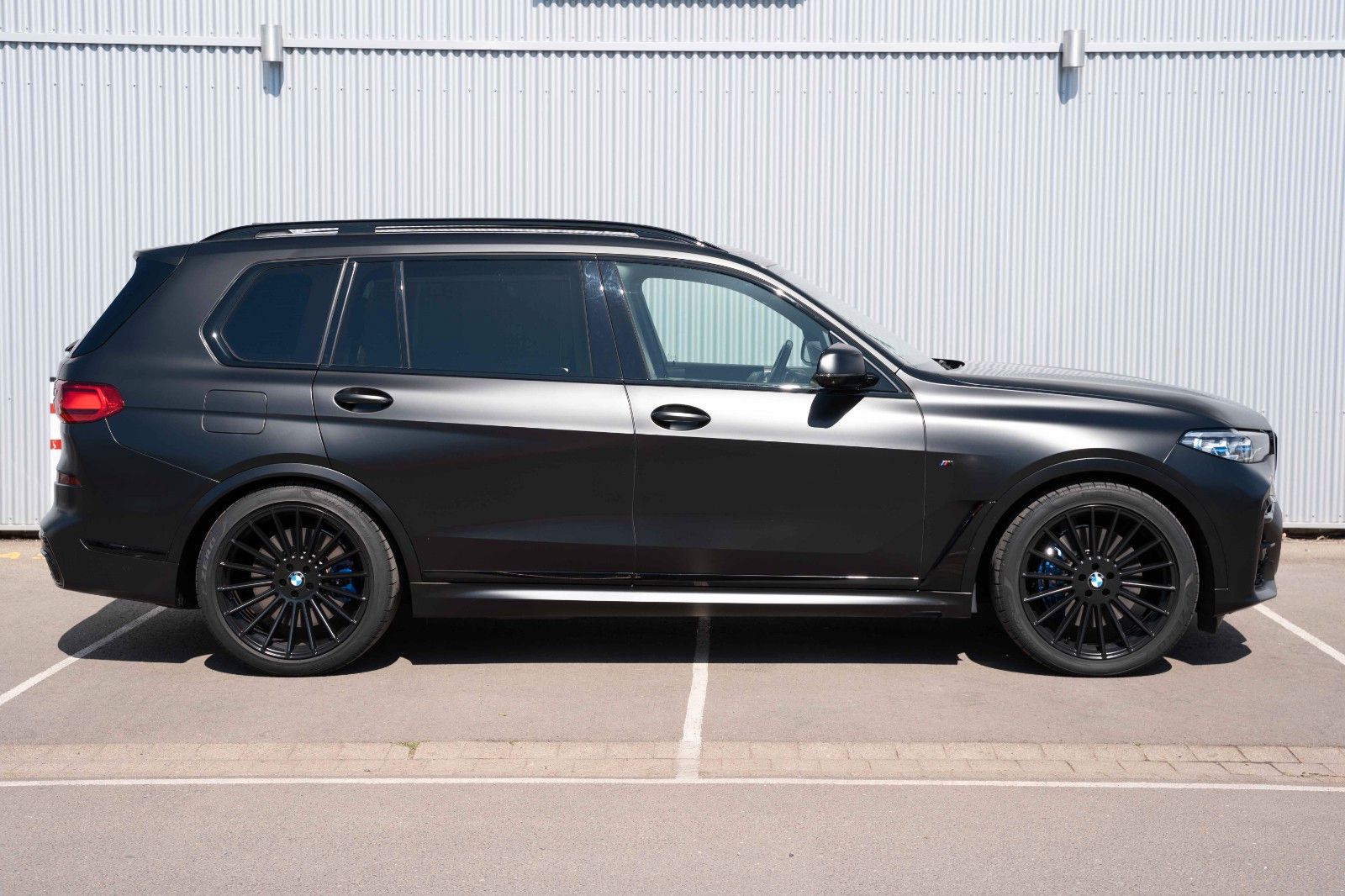 Fahrzeugabbildung BMW X7 M50 i SPORT VOLL SHADOW LED TV CARBON 22"