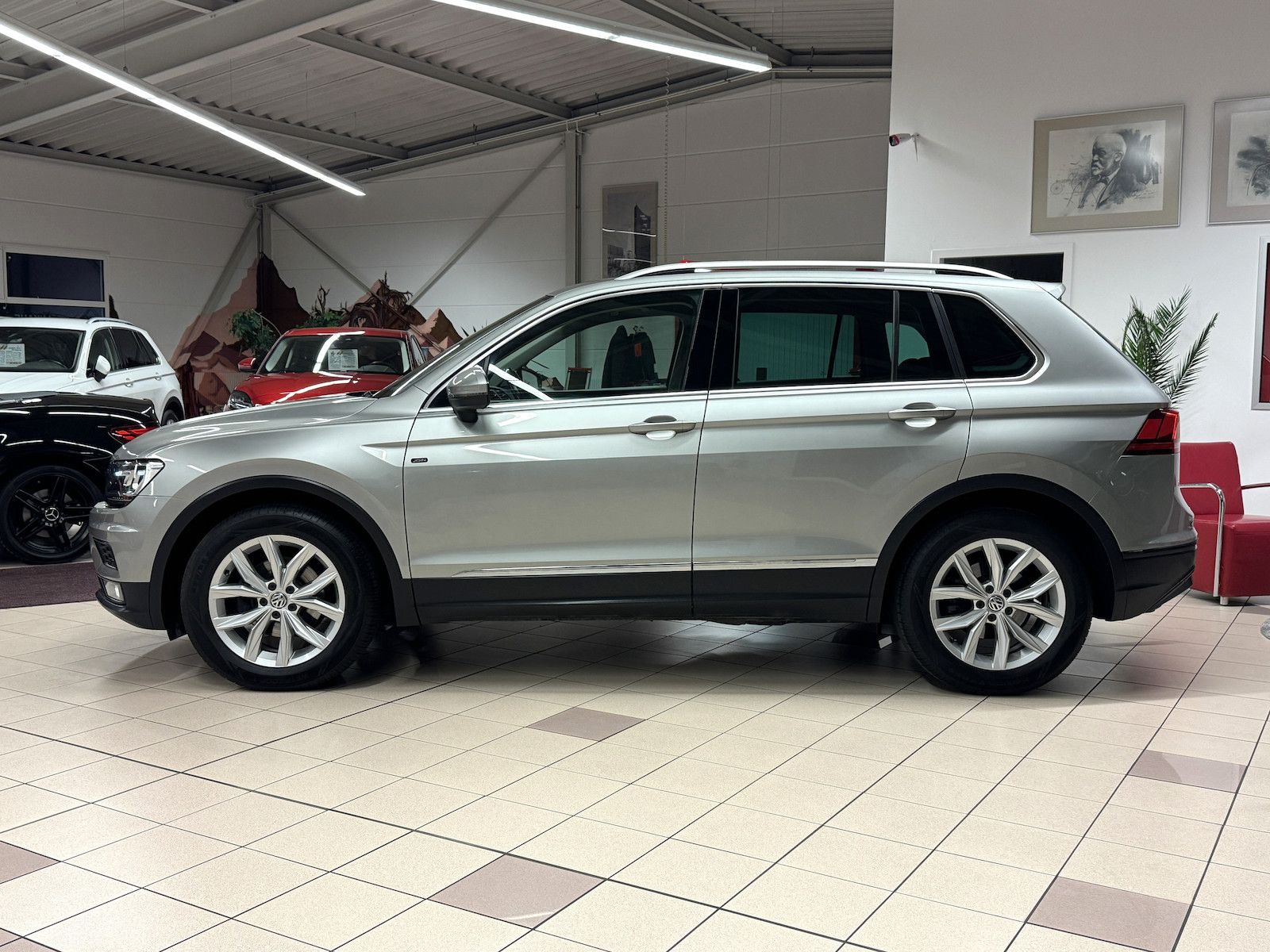 Fahrzeugabbildung Volkswagen Tiguan 2.0 TDI Join DSG/LED/Navi/Spur/VZE/Ahk
