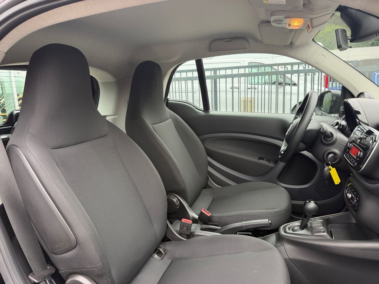 Fahrzeugabbildung Smart smart EQ fortwo 22KW+SITZHEIZ+KLIMAAUTO+DAB+USB