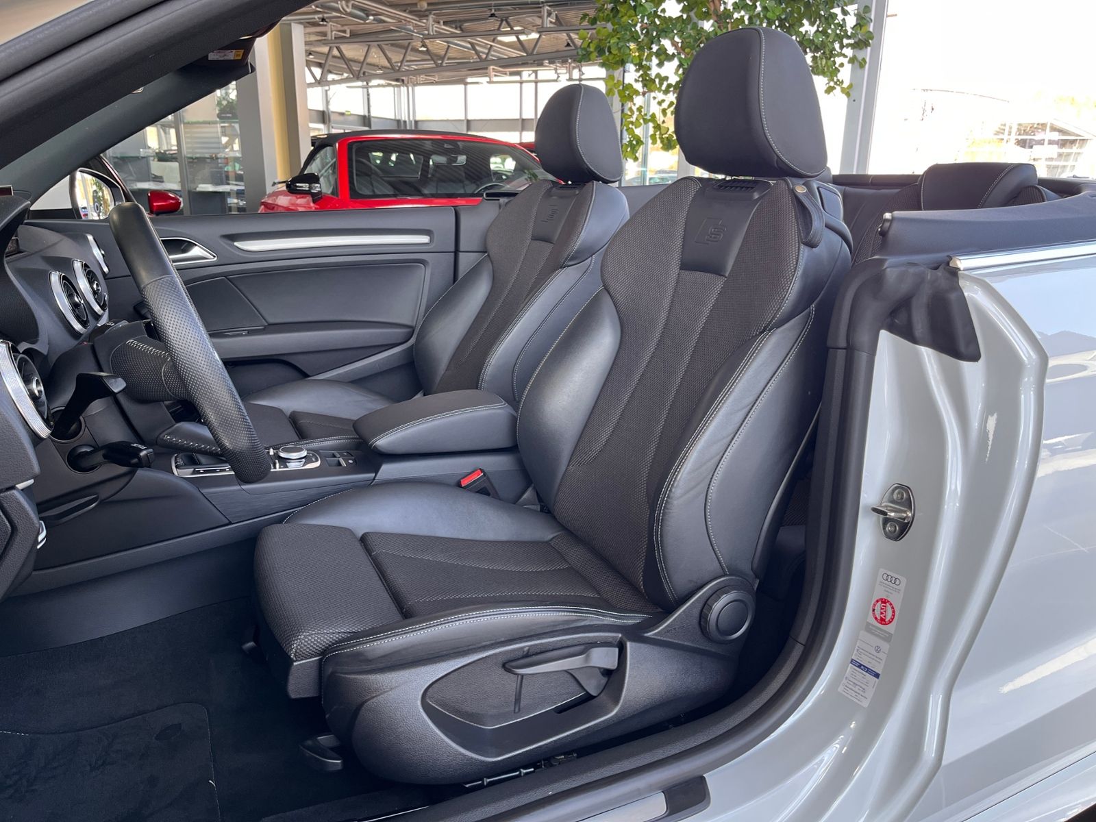 Fahrzeugabbildung Audi A3 Cabriolet 35 TFSI S line sport LED NAV PDC
