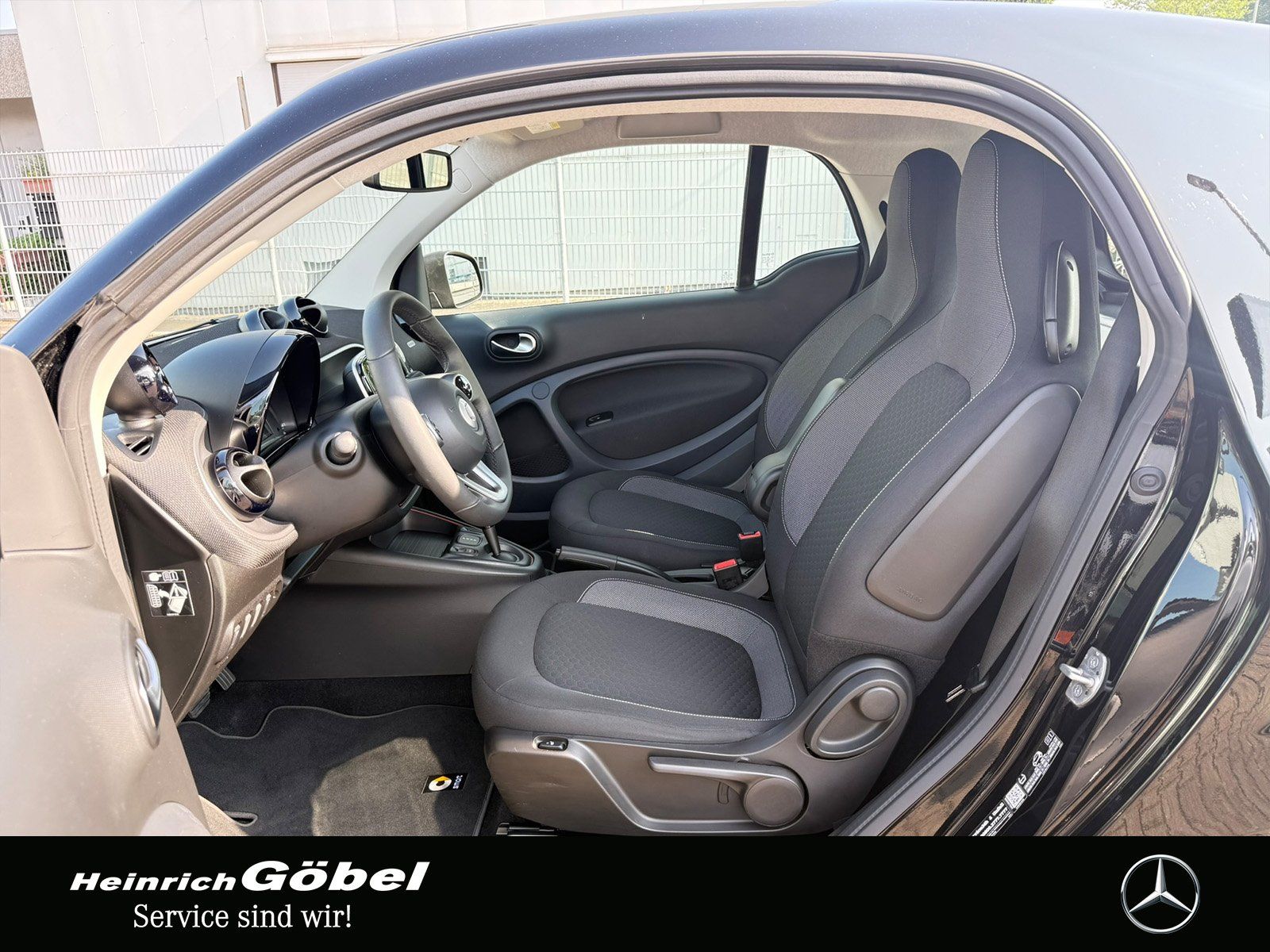 Fahrzeugabbildung Smart SMART EQ FORTWO*PANO*AMBIENTE*KAMERA*LED*PDC