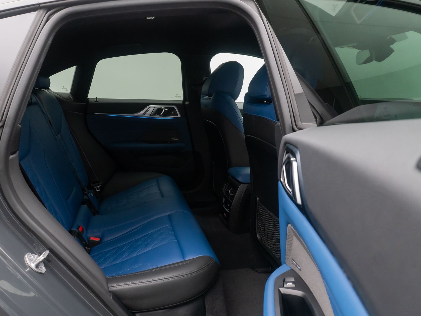 Fahrzeugabbildung BMW i4 M50 GC H/K 360°DAB HUD 20Zoll Individual Voll