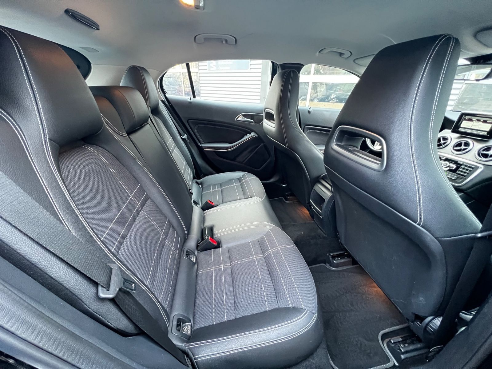 GLA 180 *2.HAND*Navi*Automatik*LED-Scheinw.*PDC*