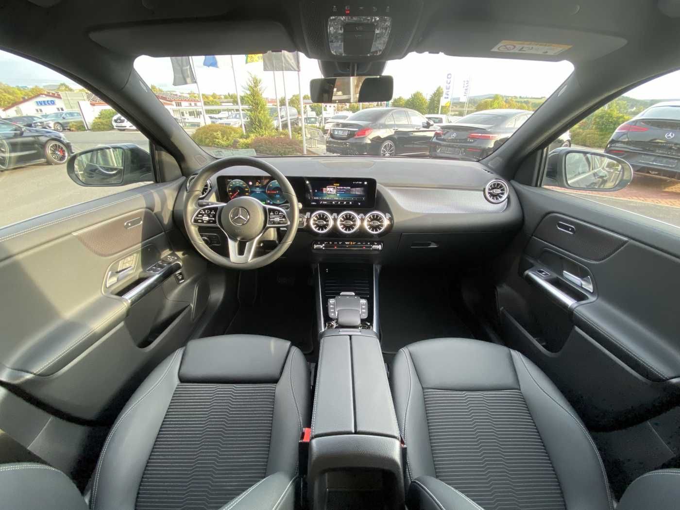 Fahrzeugabbildung Mercedes-Benz EQA 250 Progressive+Ambiente+TotW+ Ambiente+RKam
