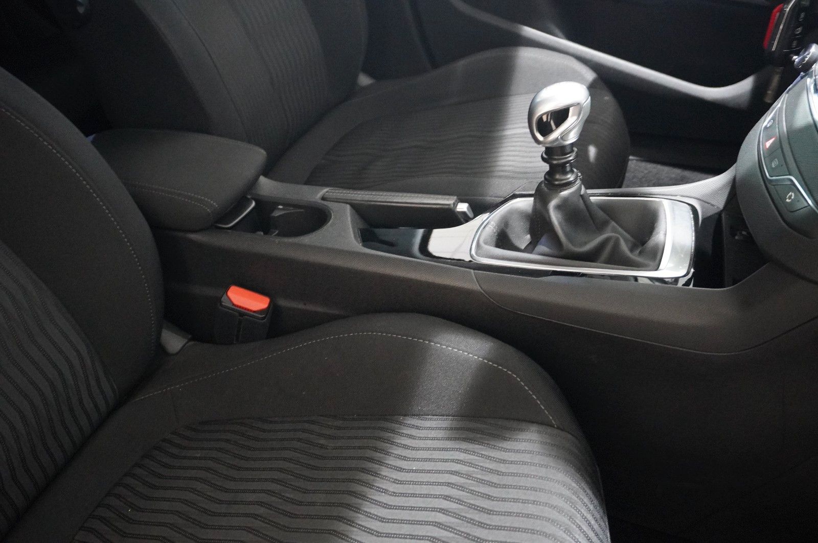 Fahrzeugabbildung Peugeot 308 SW 1.6 HDI ACTICE NAVI/SH/PDC/TEMP/SPORT/AHK