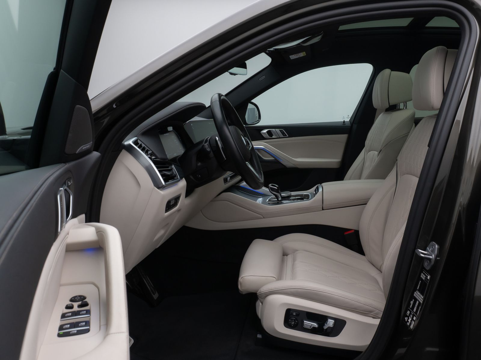 Fahrzeugabbildung BMW X6 M50i Individual Panorama HUD DAB H/K 22Zoll