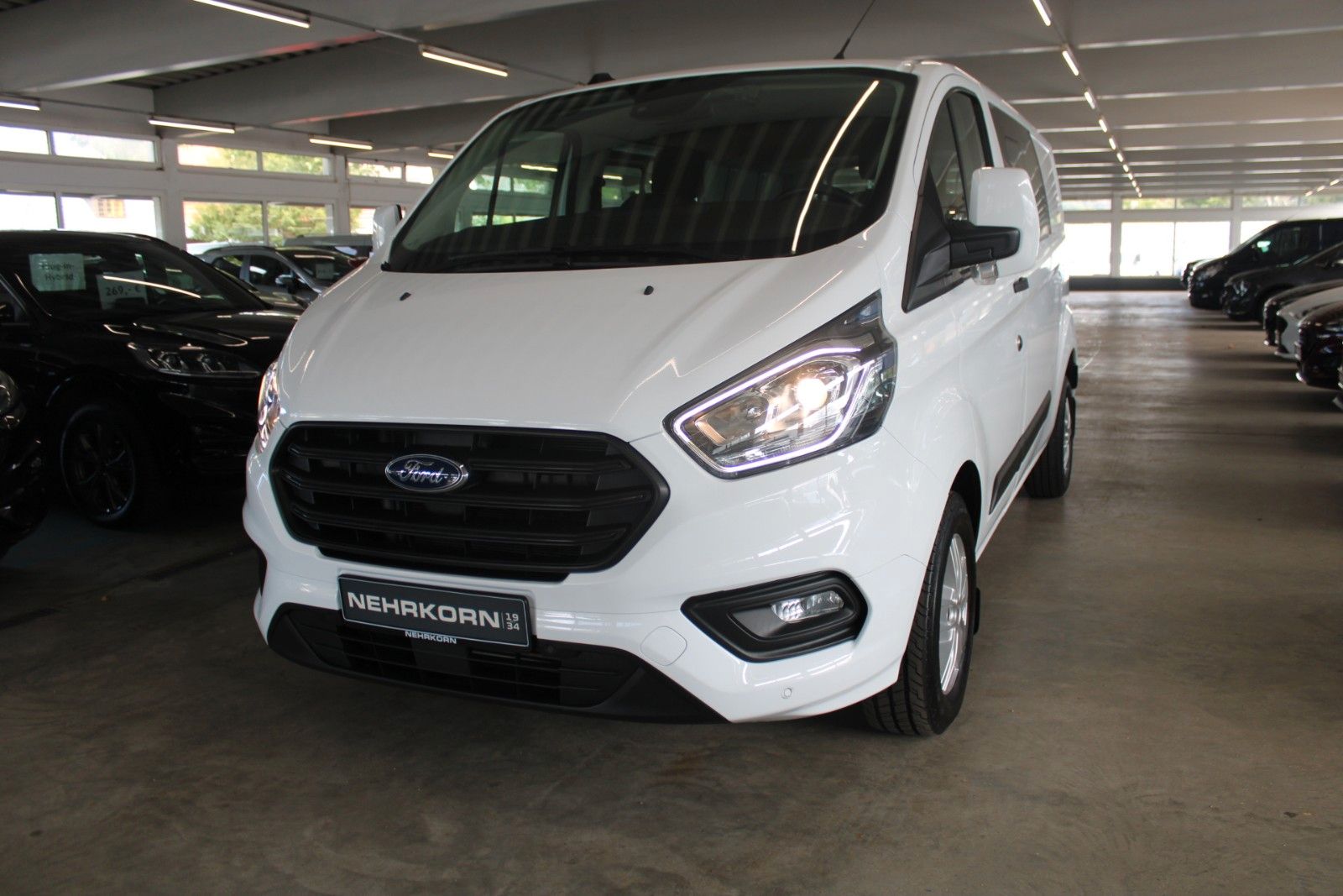 Fahrzeugabbildung Ford Transit Tourneo Custom TREND L2 MHEV 5-Sitze AHK