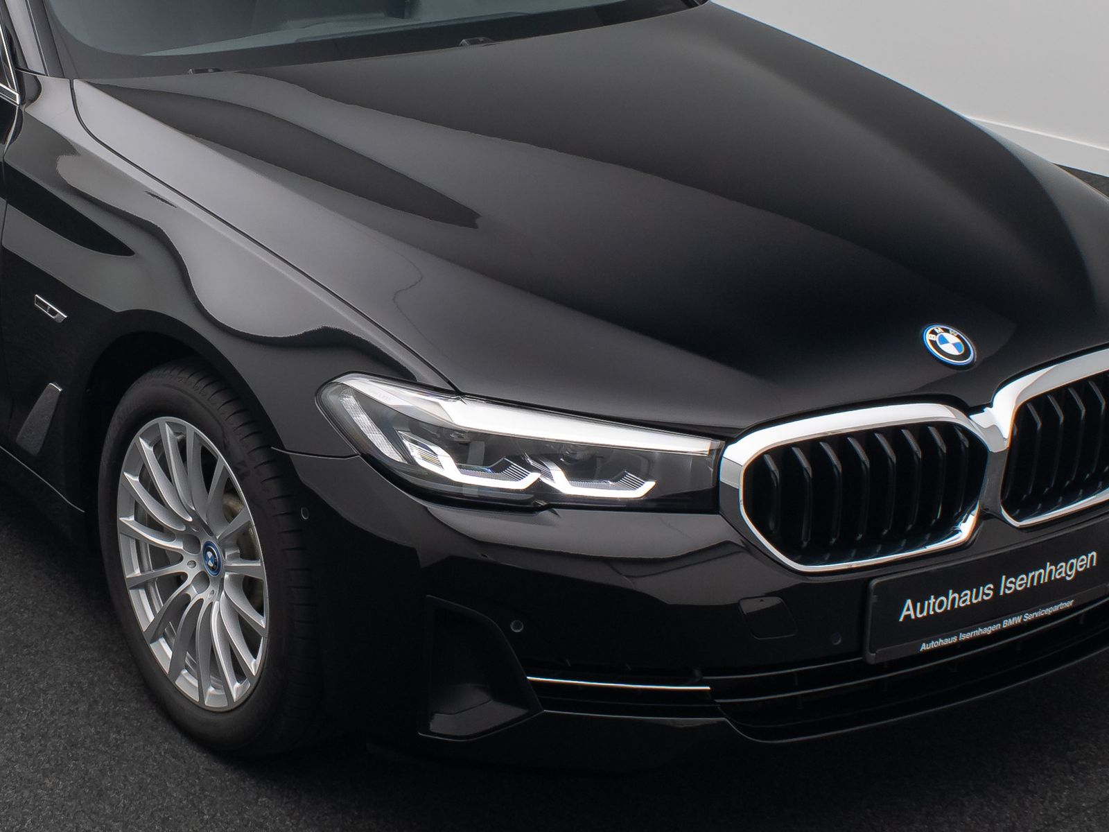 Fahrzeugabbildung BMW 530e Alarm DAB Kamera HiFi Leder Sport 18Zoll