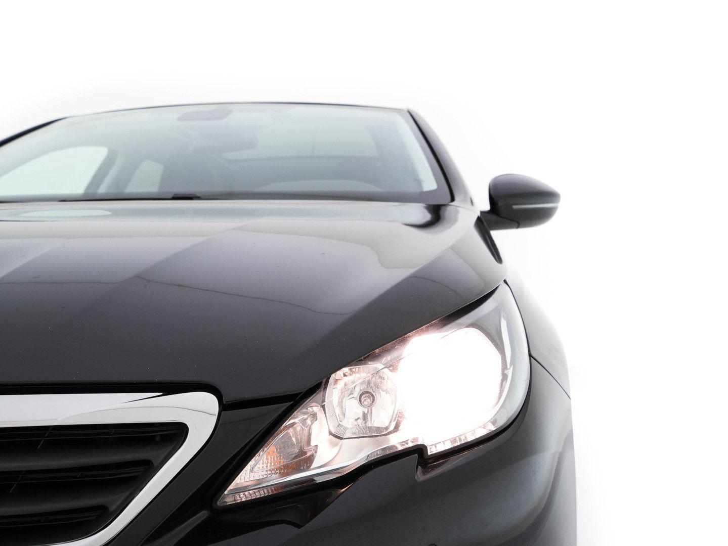 Peugeot 308 2015 — photo 28
