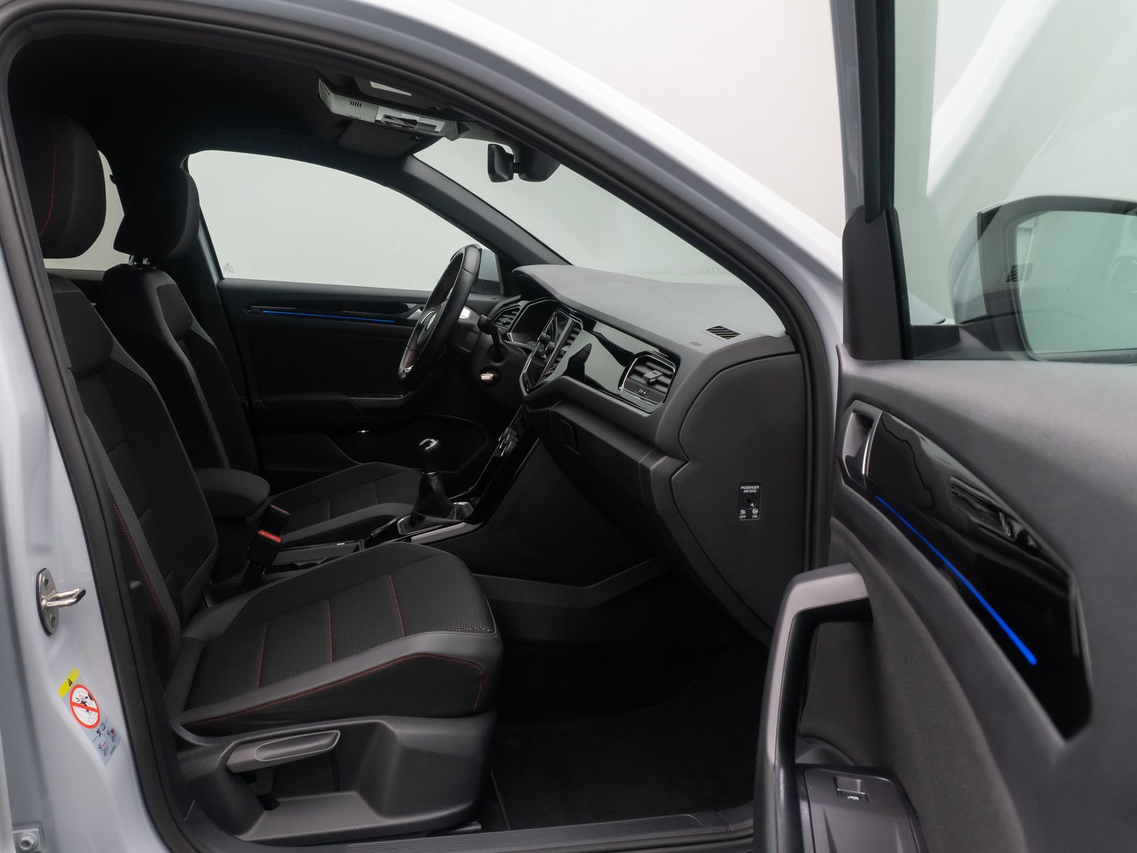 Fahrzeugabbildung Volkswagen T-Roc Sport ACC PDC HIFI Alarm FahrAssist DAB WR