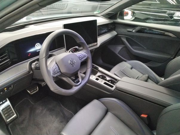 Passat Variant 1.5 eTSI DSG R-LINE IQ.LIGHT+AHK+