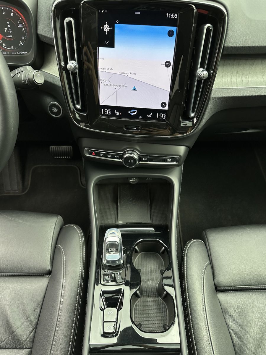 Fahrzeugabbildung Volvo XC40 T4 Recharge Inscription NAV+LED+KAM+PANO+VC