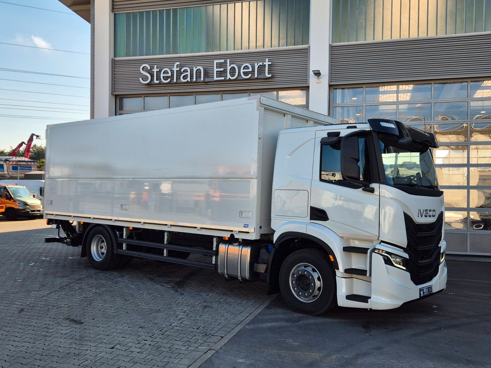 Fahrzeugabbildung Iveco AT190S40/FP Böse Schwenkwand LBW AHK
