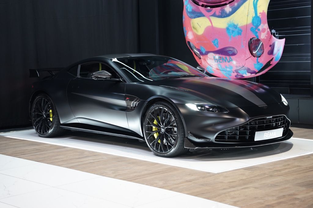 Image of Aston Martin V8 Vantage
