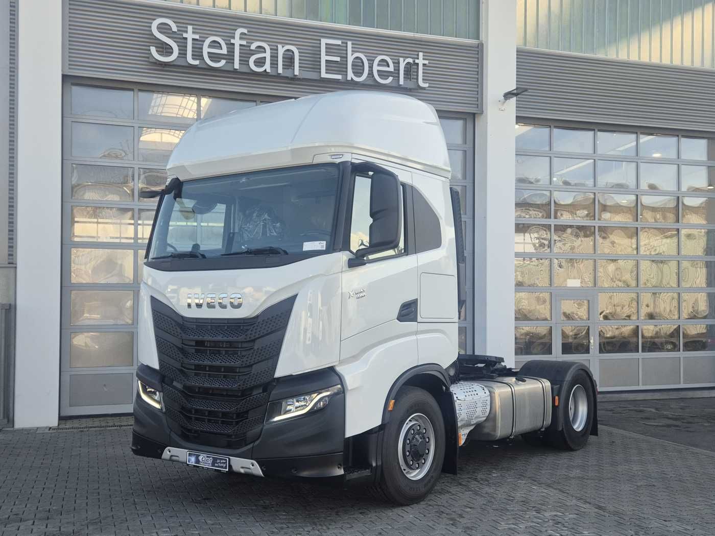 Fahrzeugabbildung Iveco AS440X49T/P ON 4x4 HI-TRACTION Intarder 2x Bett