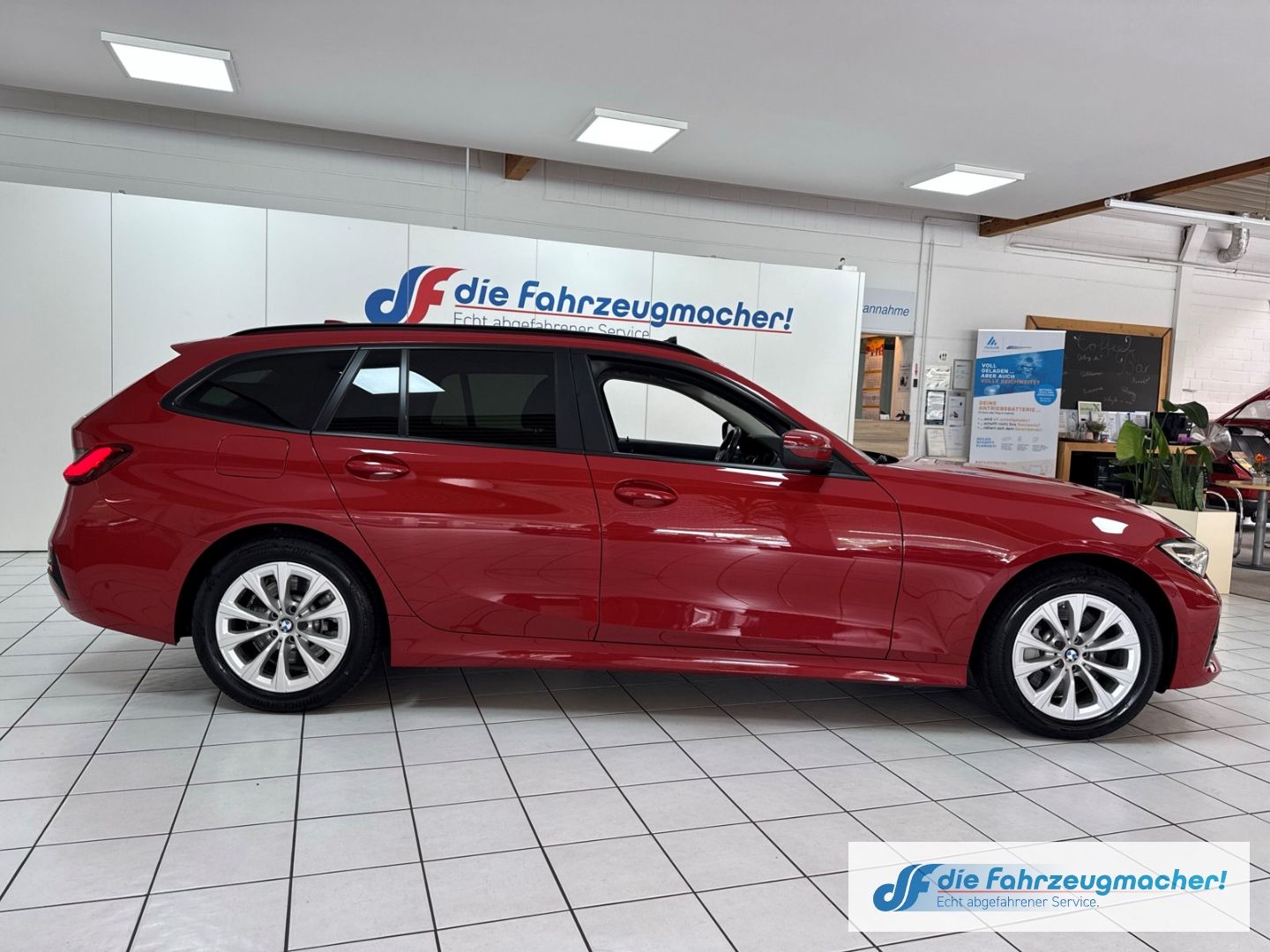 Fahrzeugabbildung BMW 330 e xDrive Advantage Touring Park-Assistent AH