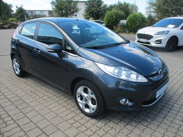 Ford Fiesta Titanium PDC + Klimaaut. + Beh. WSS