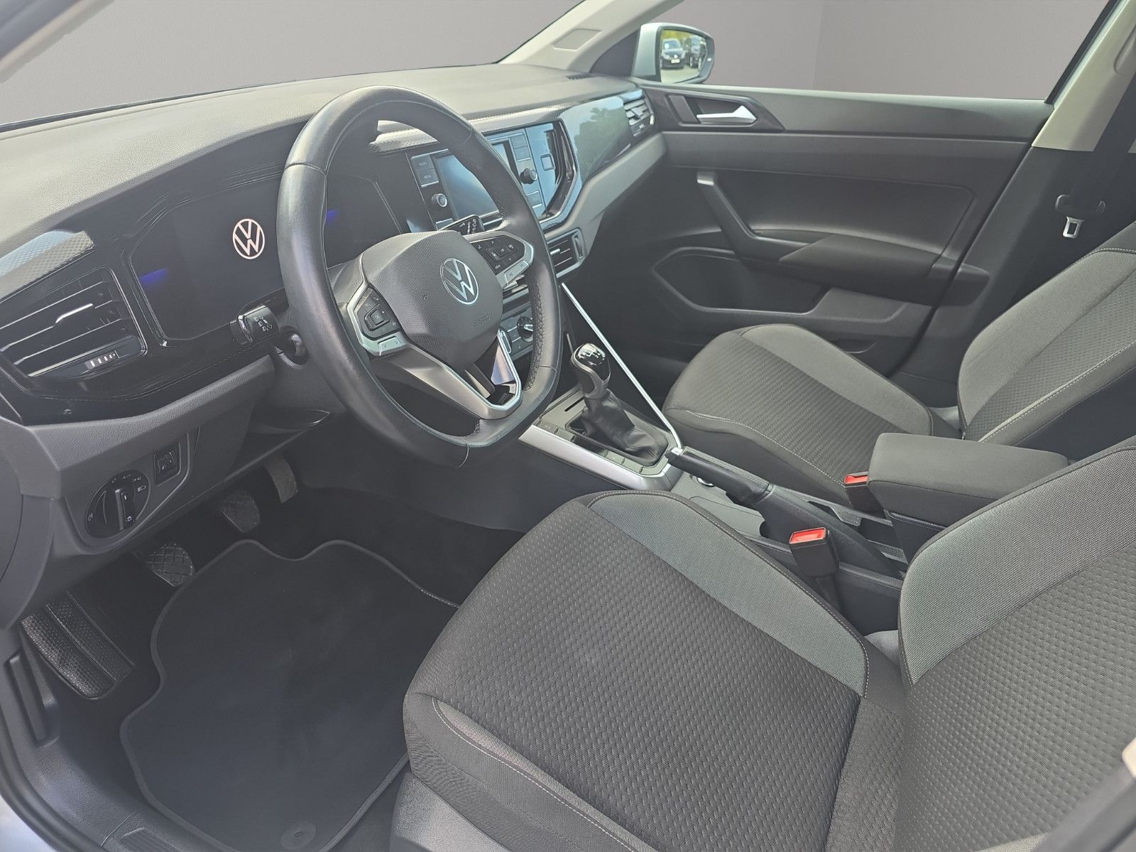 Fahrzeugabbildung Volkswagen Polo VI OPF Life LED PDC App-Connect NEUES MODEL