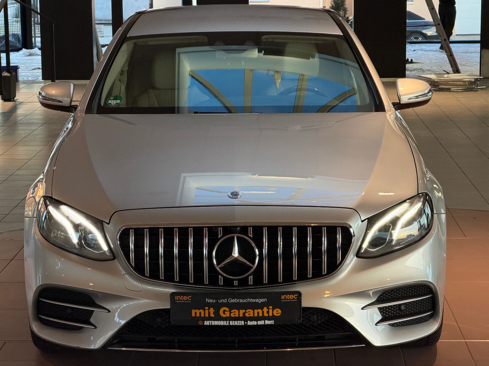 Fahrzeugabbildung Mercedes-Benz E 300 de/AMG/HEAD-UP/VIRTUAL/AMBIENTE/BURMESTER/