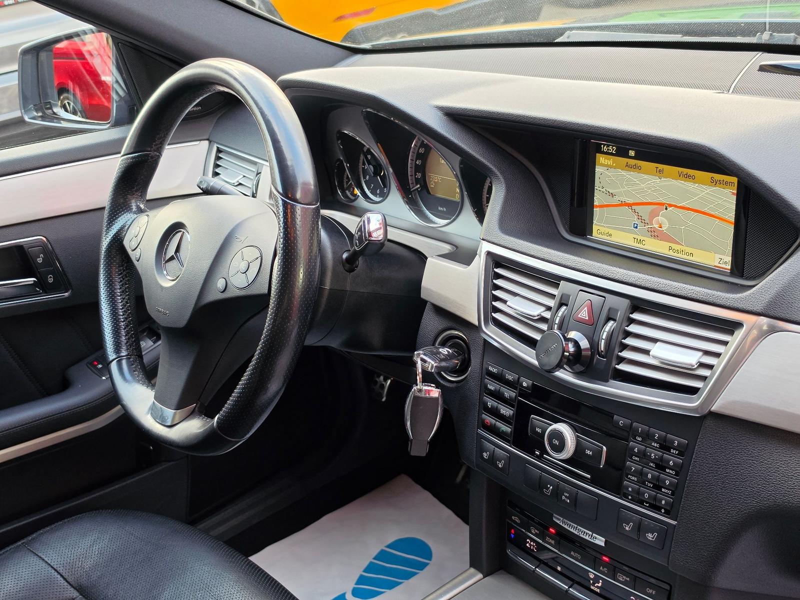 Mercedes-Benz E350 2011 — photo 8
