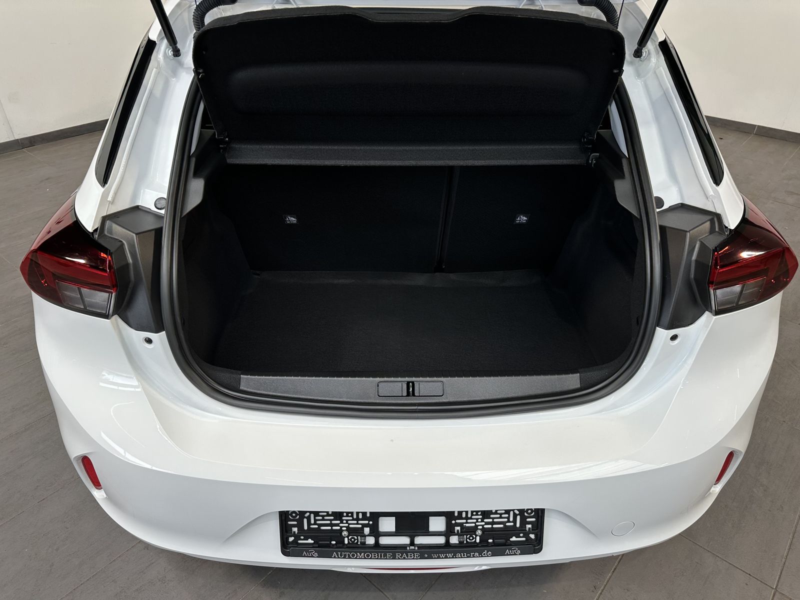 Fahrzeugabbildung Opel Corsa e Edition ALLWETTER+CARPLAY+DAB+1HD+16ZOLL