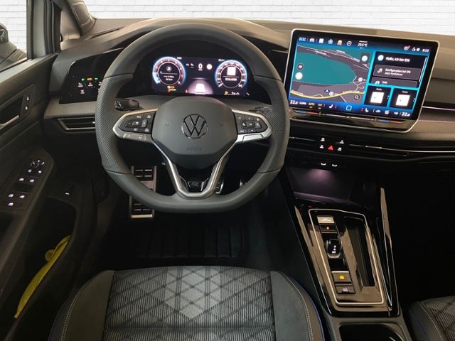 Fahrzeugabbildung Volkswagen Golf VIII Variant 1,5 l eTSI R-Line DSG KLIMA LE