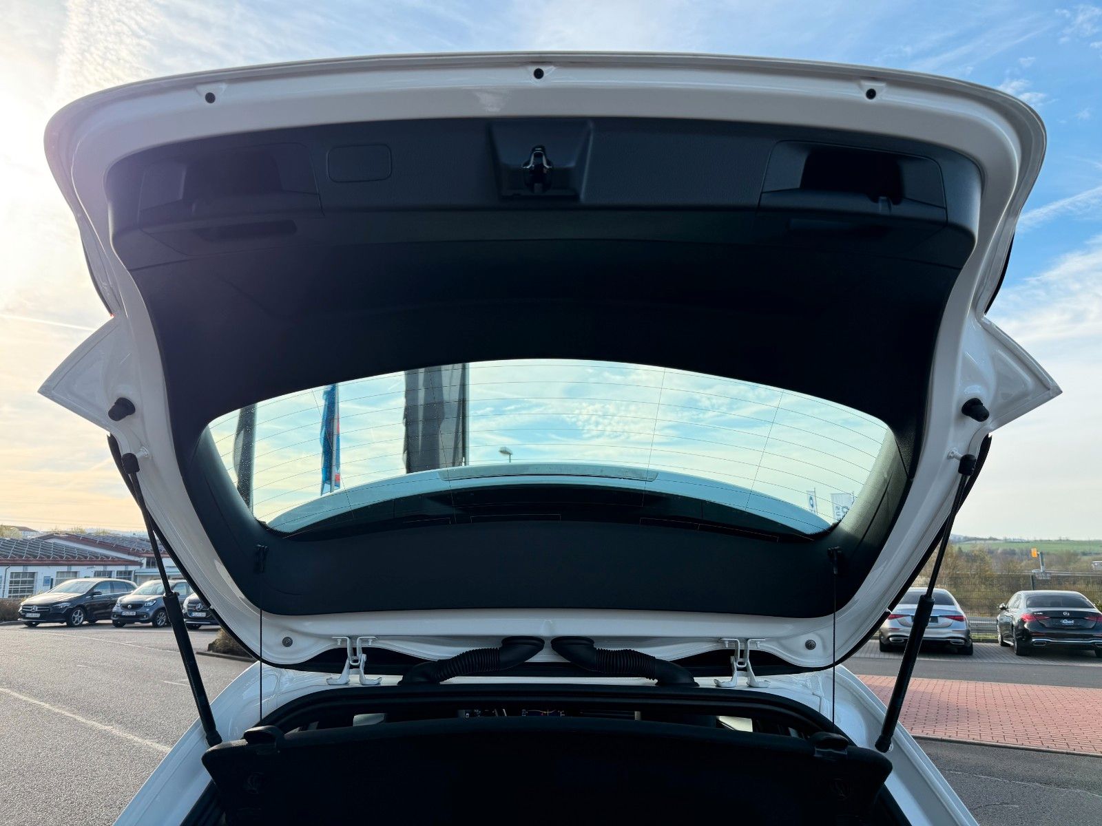 Fahrzeugabbildung Mercedes-Benz A 200 Progressive+LED+IHC+RKamera+LenkBeh+uvm.