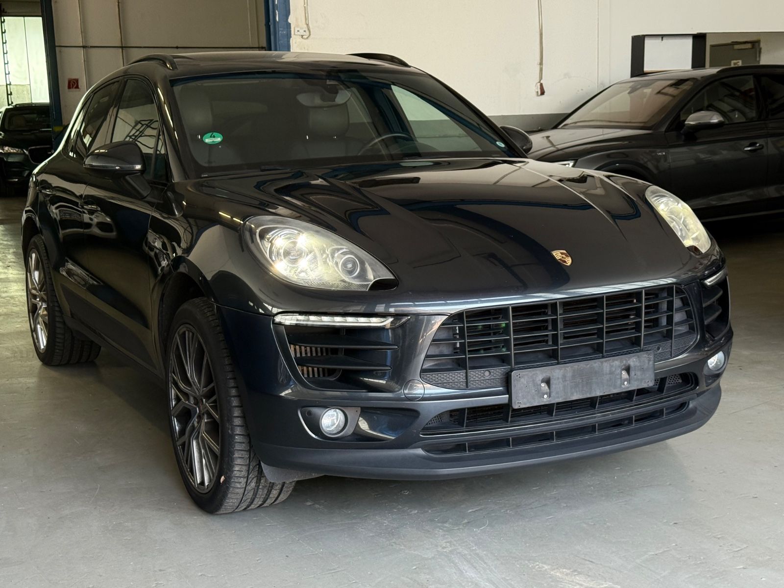 PORSCHE Macan