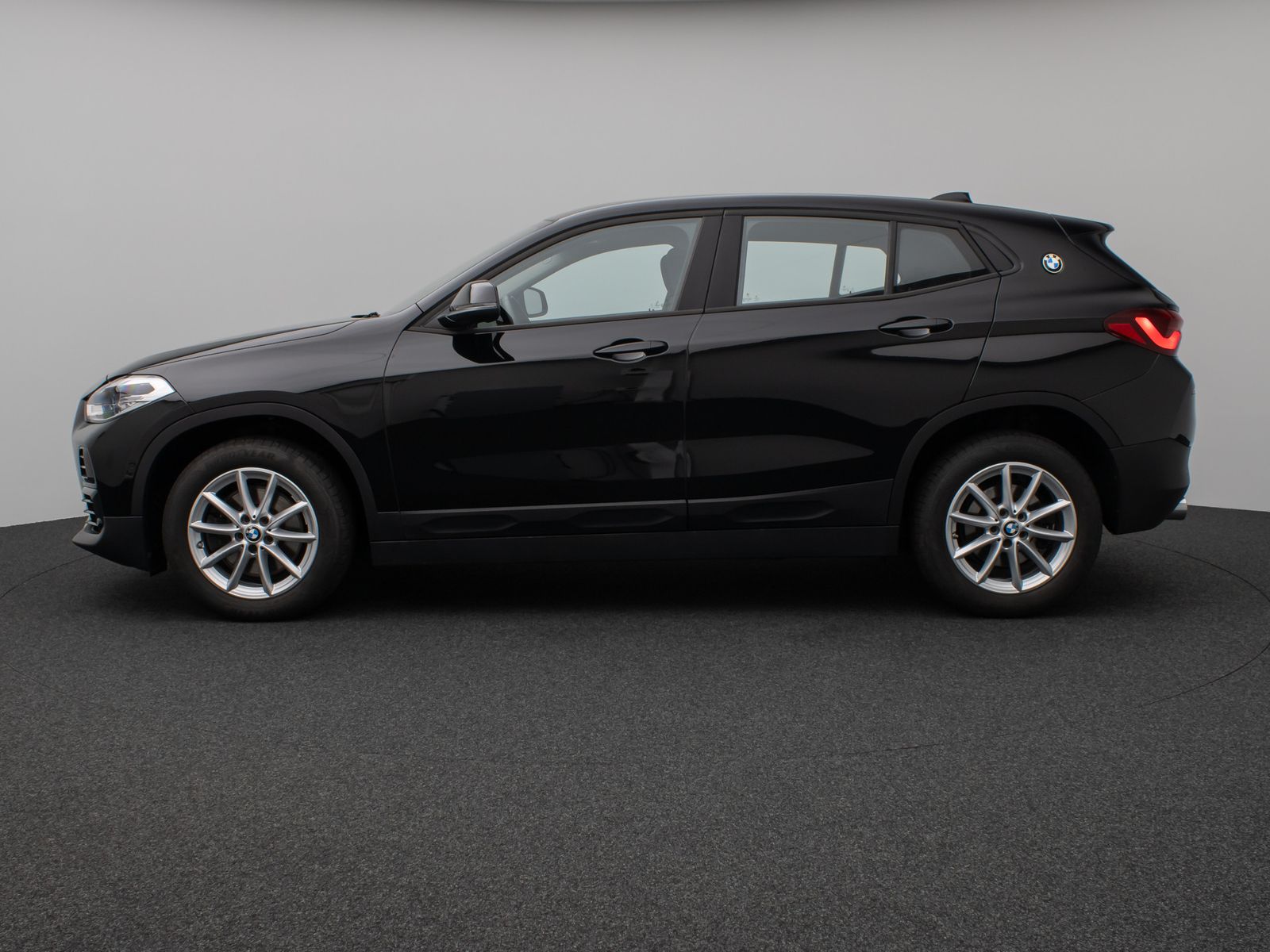 Fahrzeugabbildung BMW X2 sD20i HUD DAB Navi+Parkassist DrivAssis Alarm