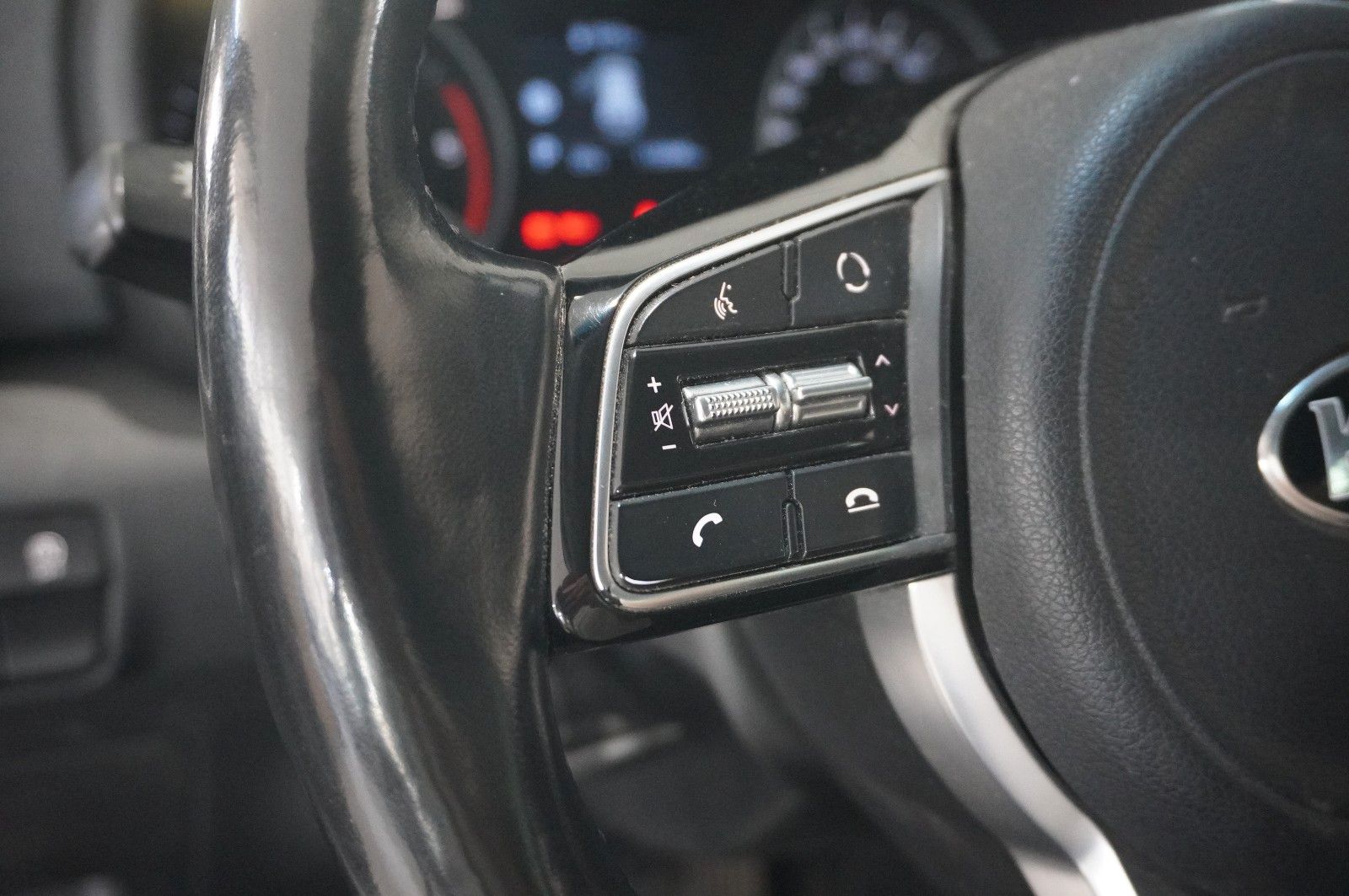 Fahrzeugabbildung Kia Sportage 1.6 CRDI 2WD DCT NAVI/LED/KAMERA/SH/AHK