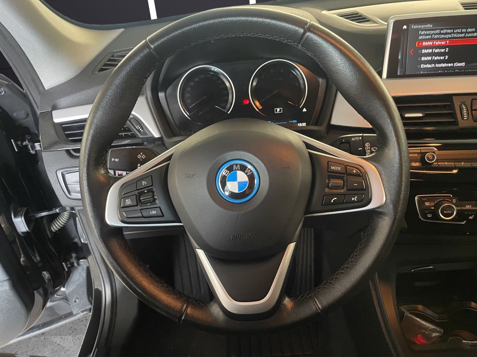 Fahrzeugabbildung BMW X1 xDrive 25 e Advantage *PDC*SitzHz*Navi*Allrad