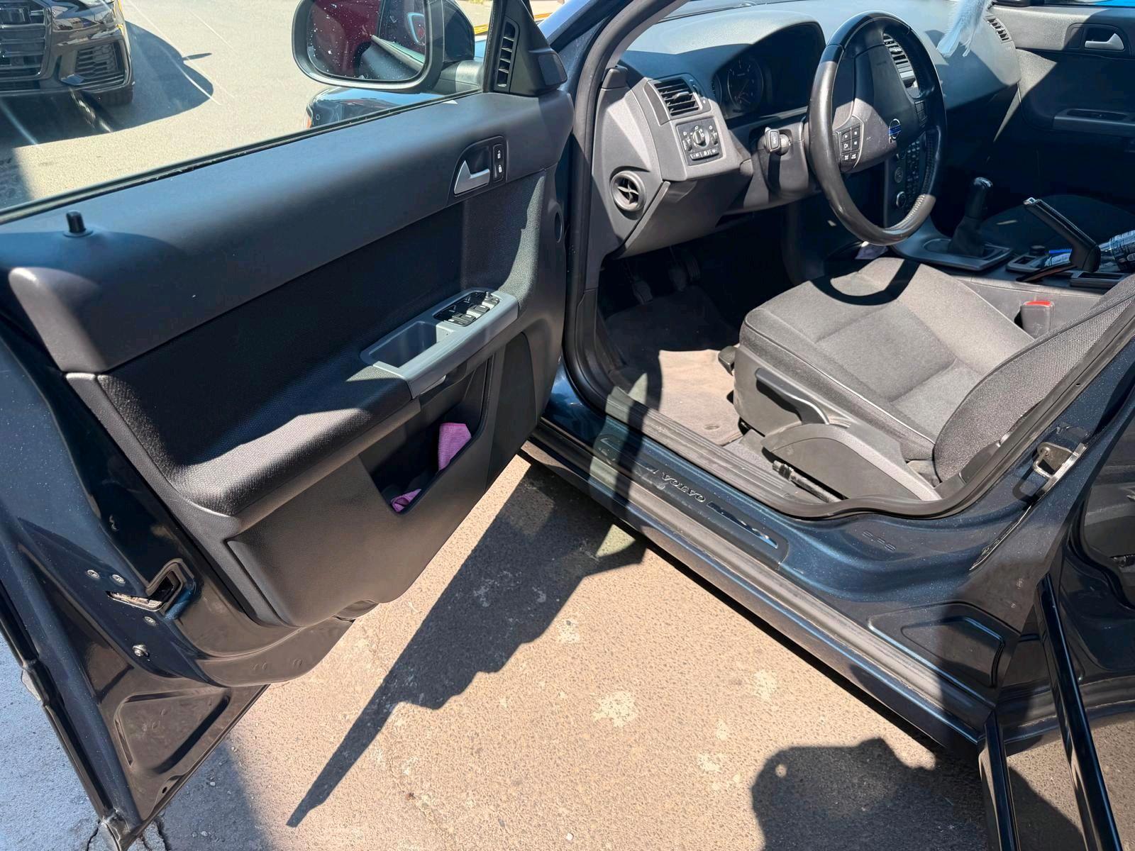 Volvo V50 2011 — photo 11