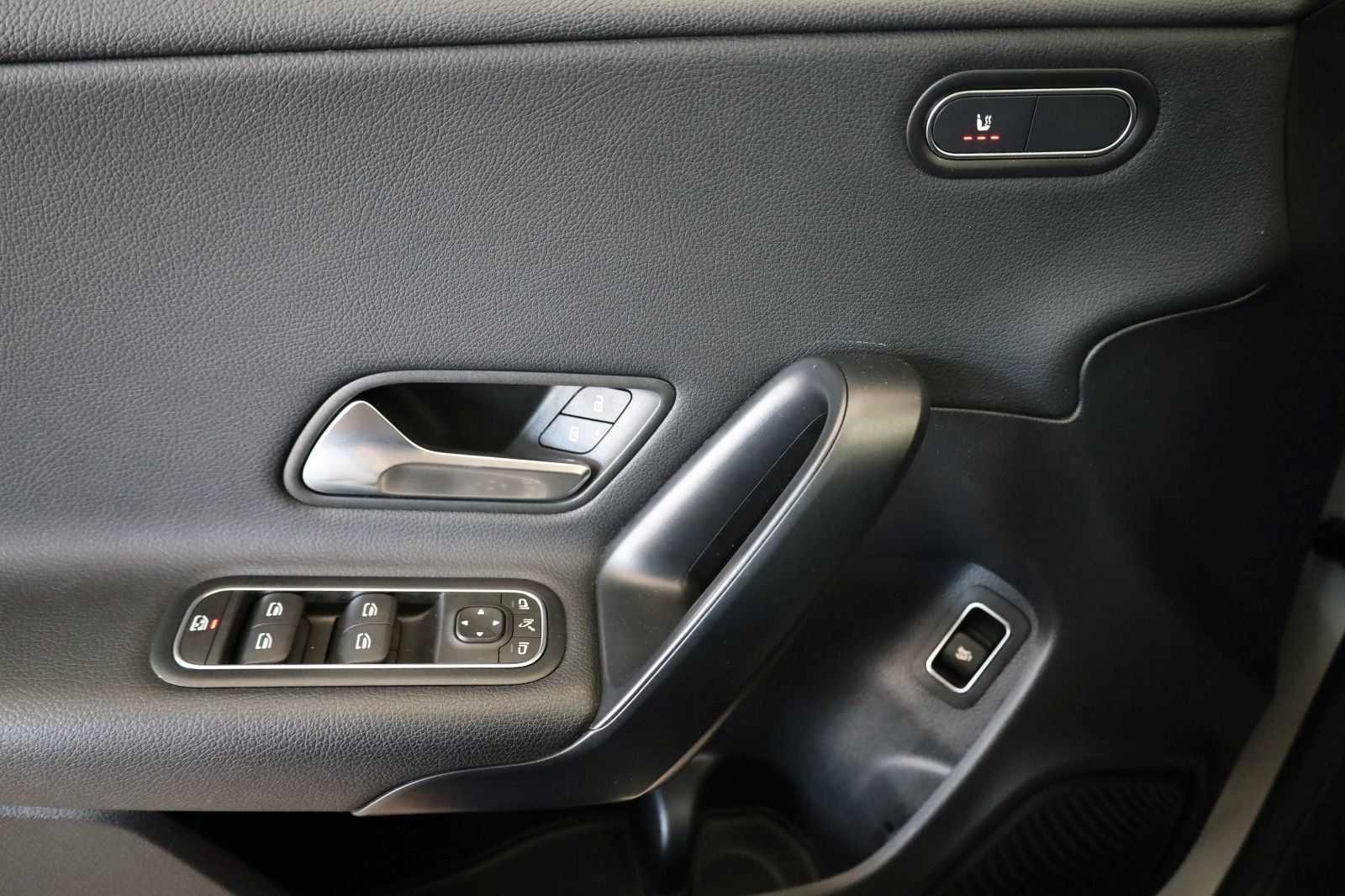 Fahrzeugabbildung Mercedes-Benz CLA 200 d Coupé, Navi,LED,SH,Kamera,DAB,Carplay