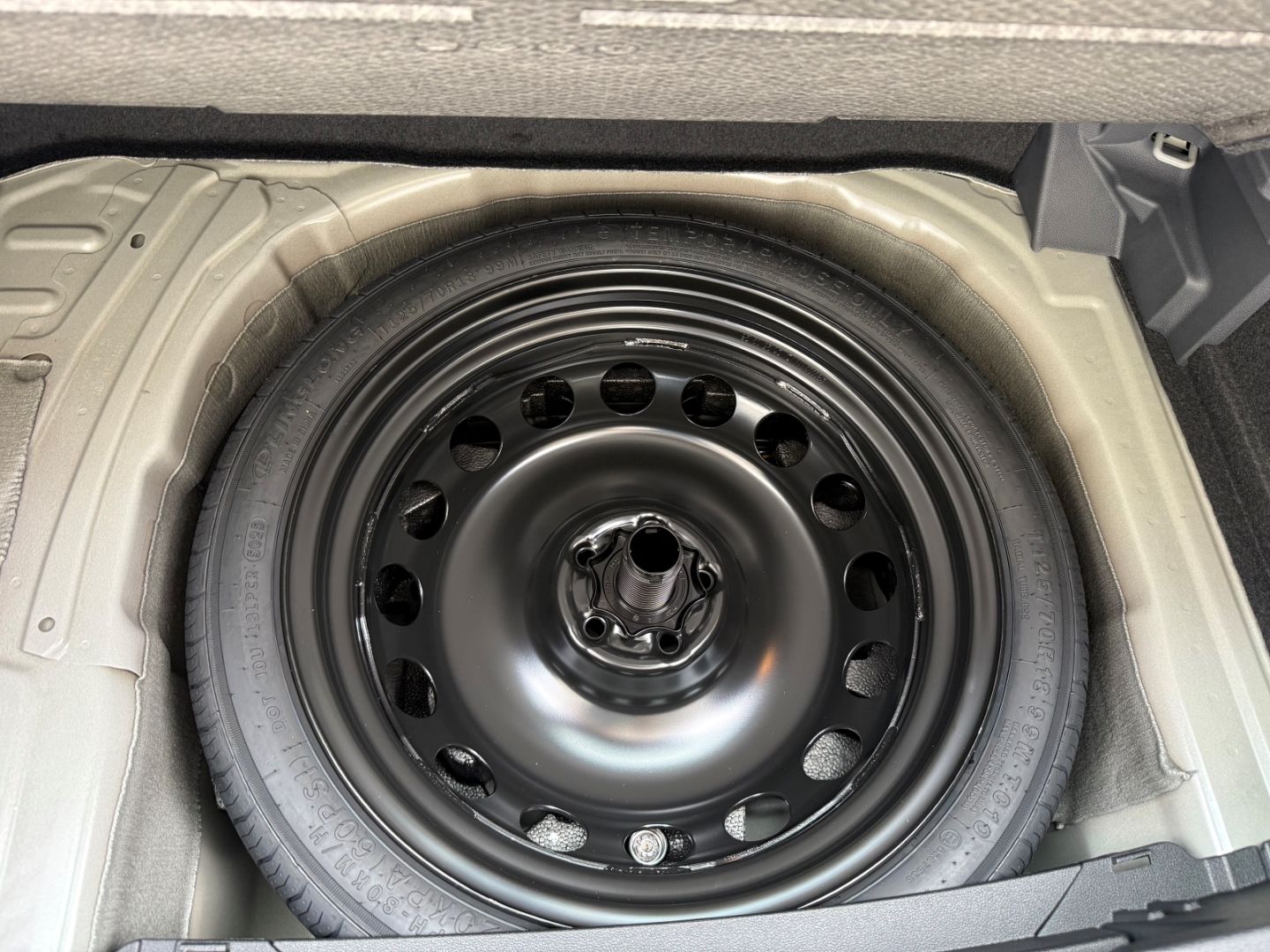 Fahrzeugabbildung Volkswagen T-Cross 1.0 TSI 70 kW Life Digitales Cockpit LED