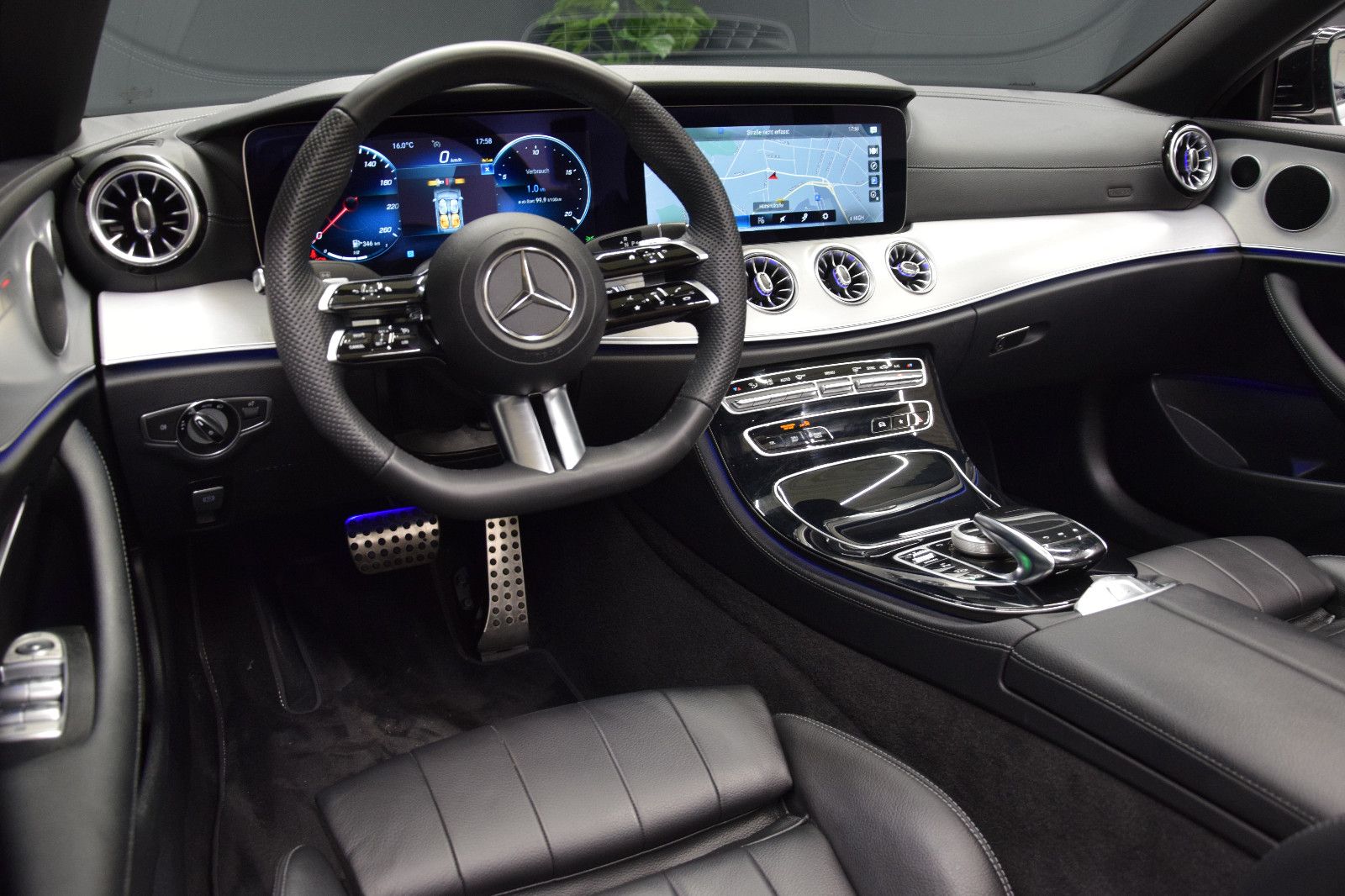 Fahrzeugabbildung Mercedes-Benz E 200 Cabrio 1.Hand AMG LED NAVI Ambiente Leder